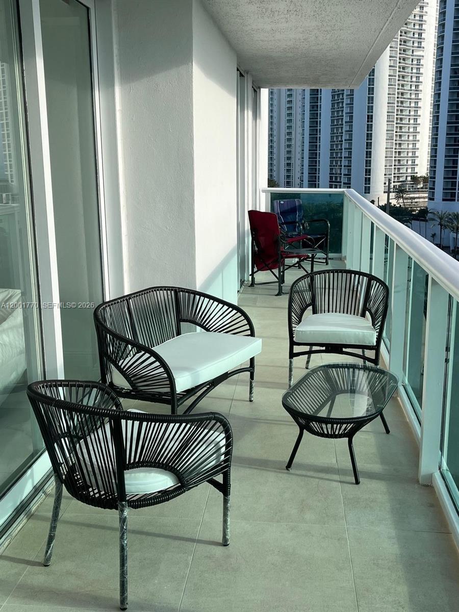 image Arlen House East22