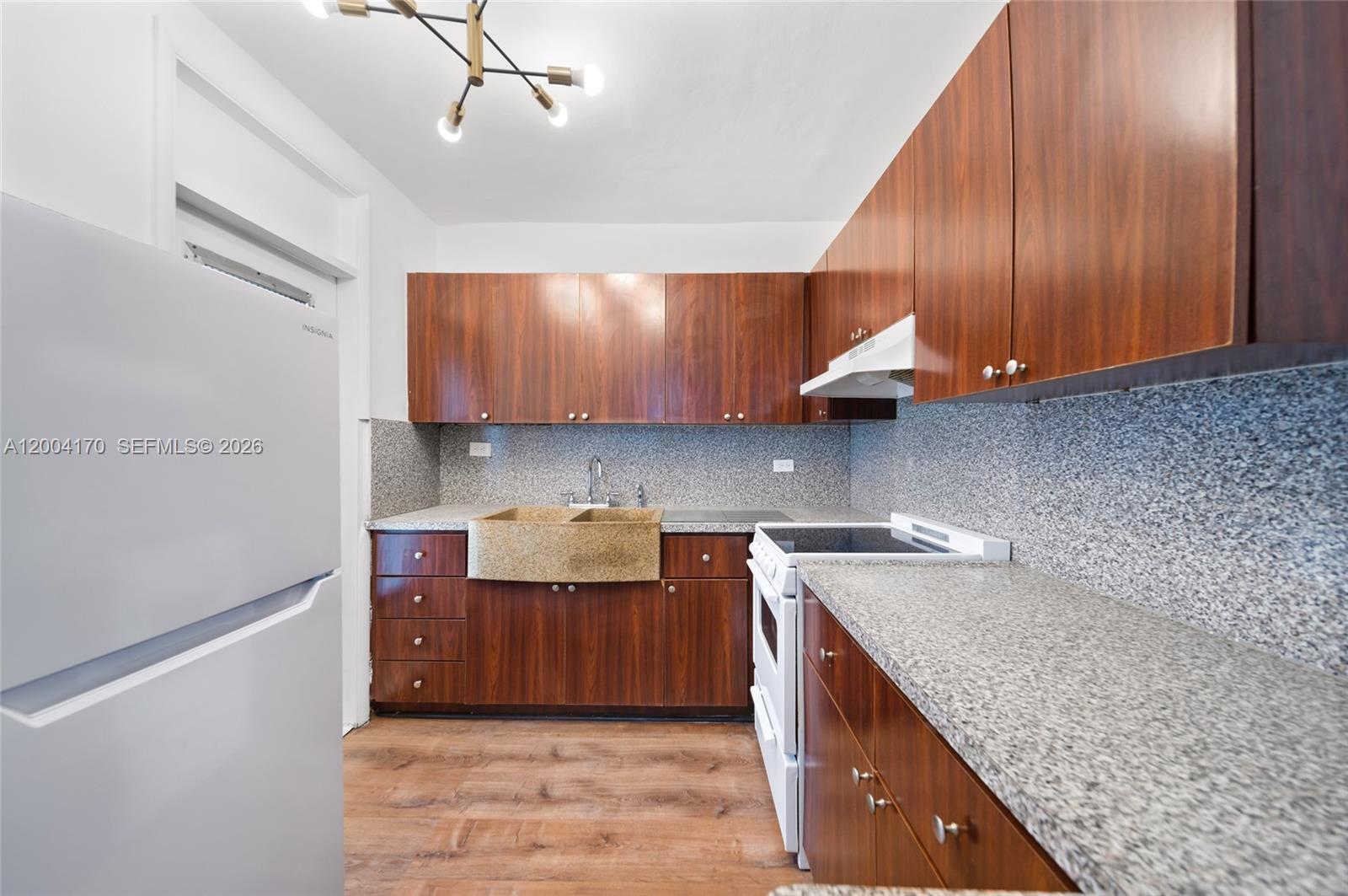 1150 Euclid Ave #110