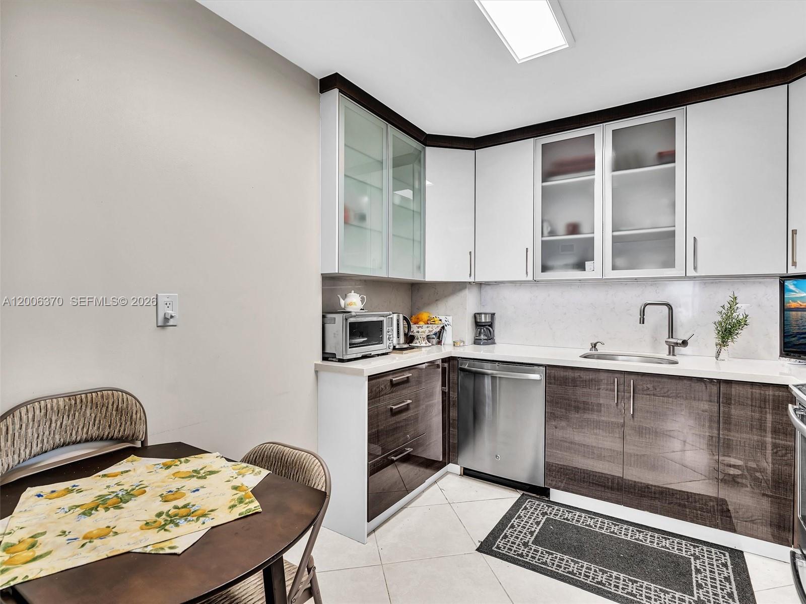 image Arlen House West9