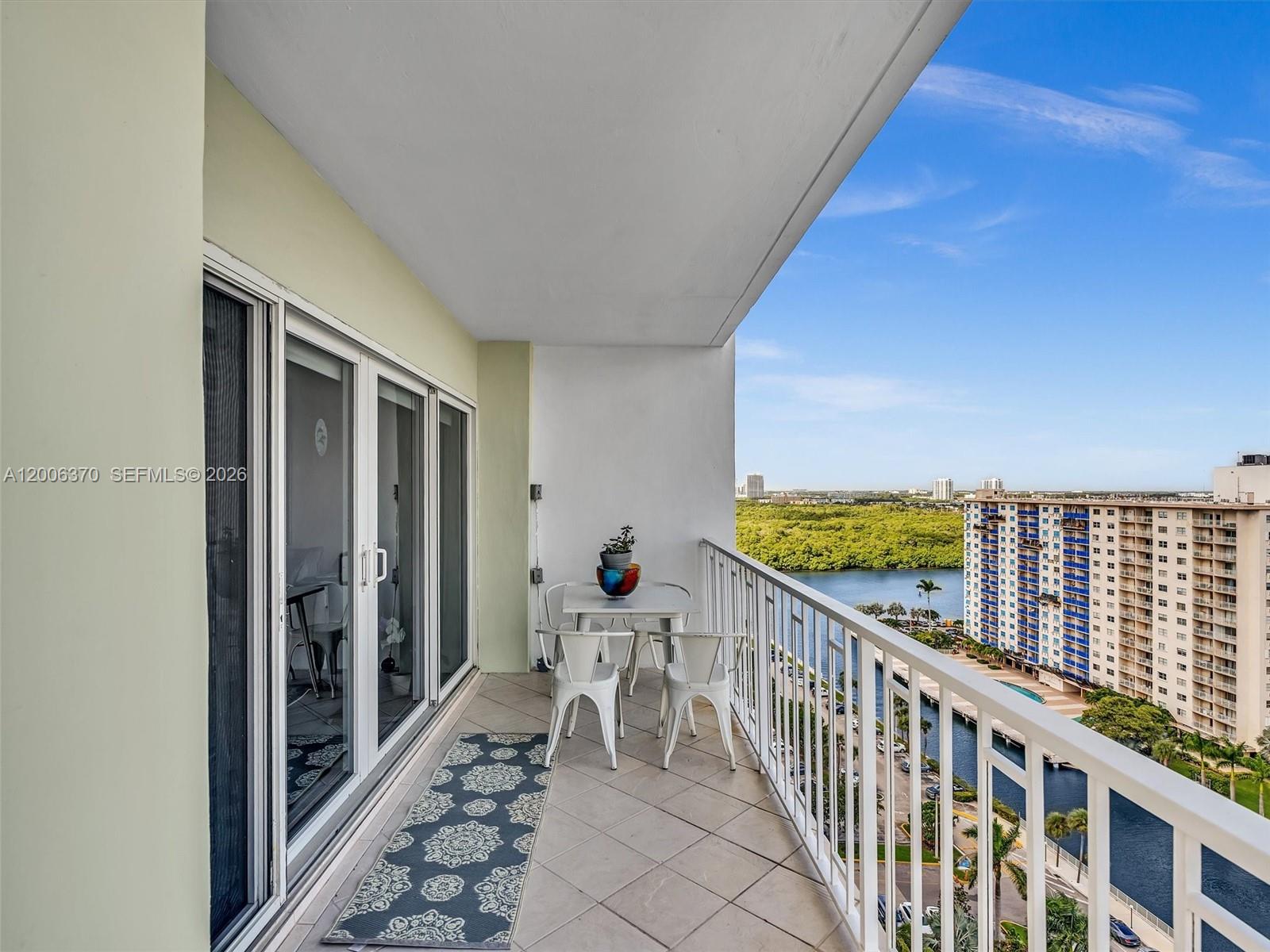 image Arlen House West22