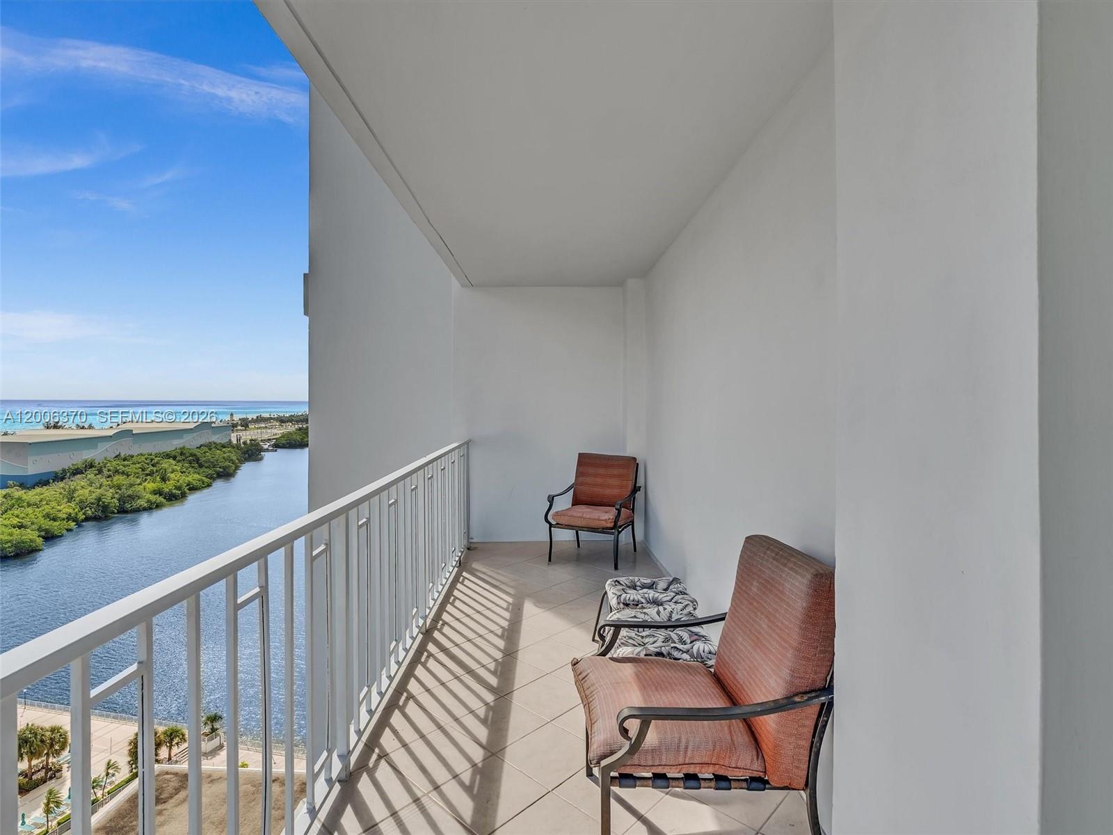image Arlen House West25