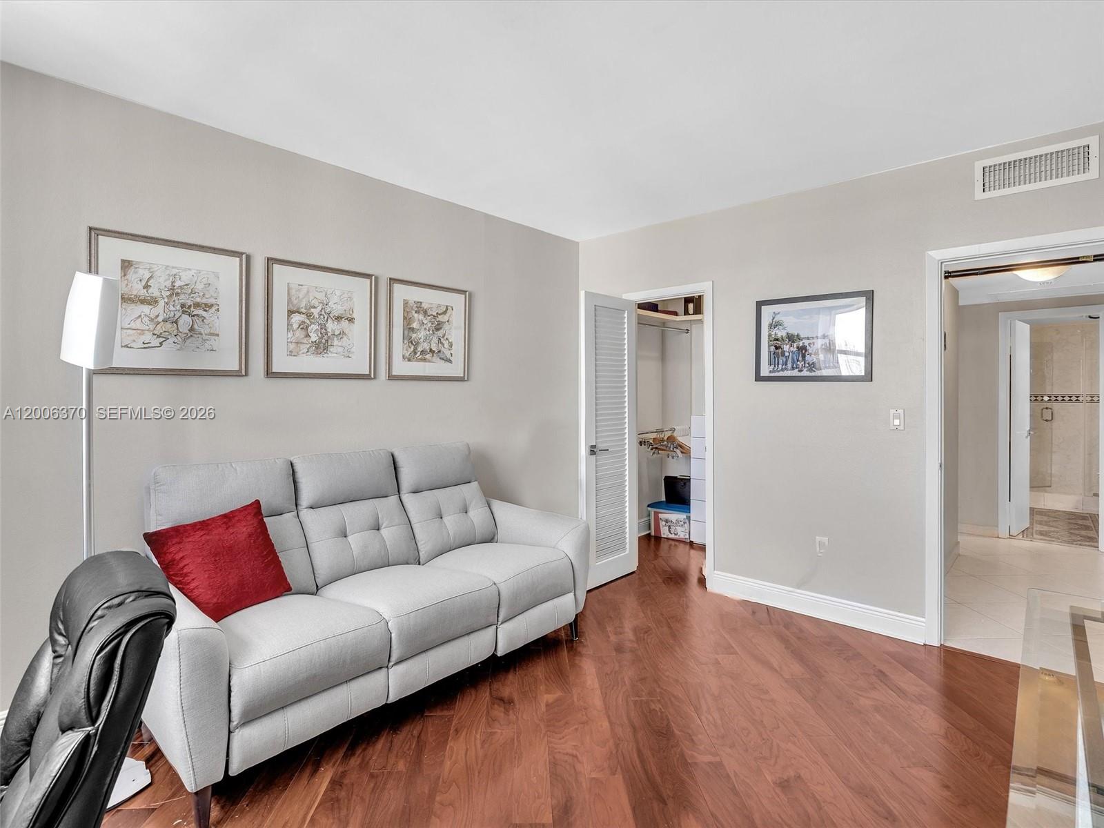 image Arlen House West33