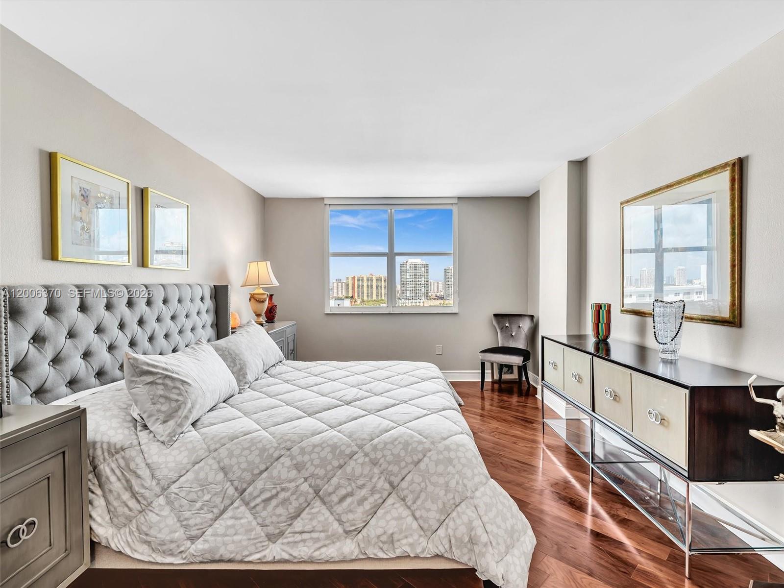 image Arlen House West40