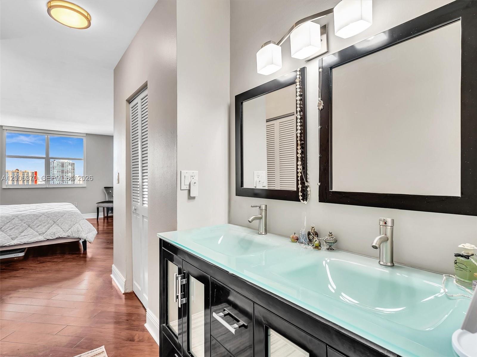 image Arlen House West44
