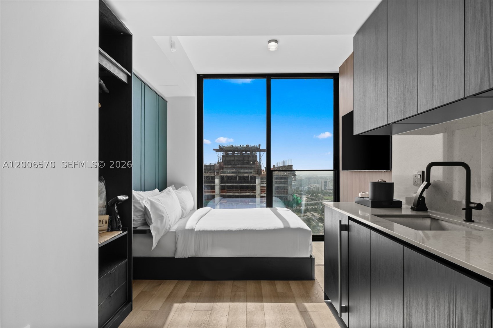 image E11EVEN Hotel & Residences9