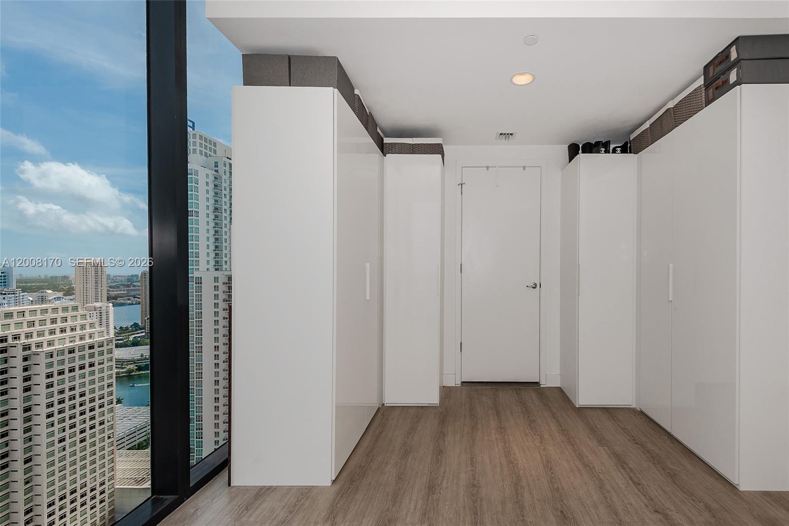 1010 Brickell Ave #4211 Miami, FL 33131