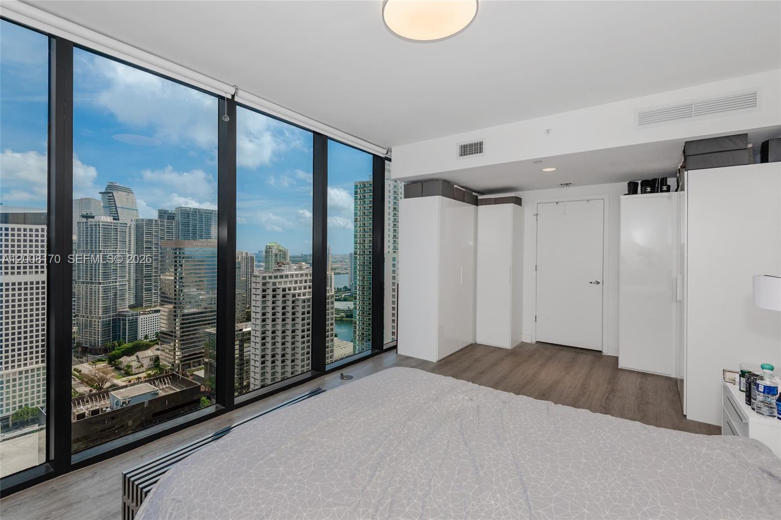 1010 Brickell Ave #4211 Miami, FL 33131