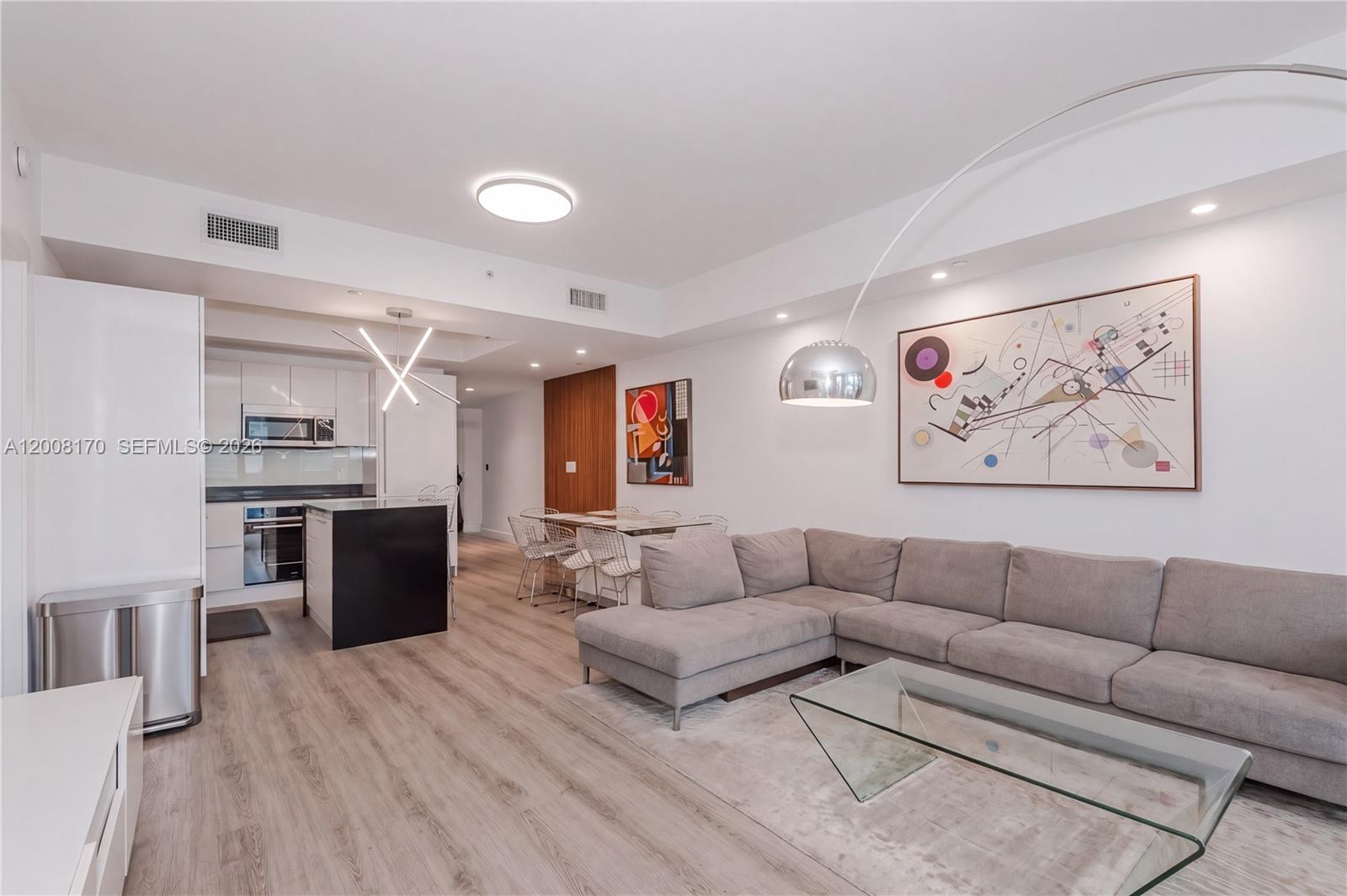 1010 Brickell Ave #4211 Miami, FL 33131