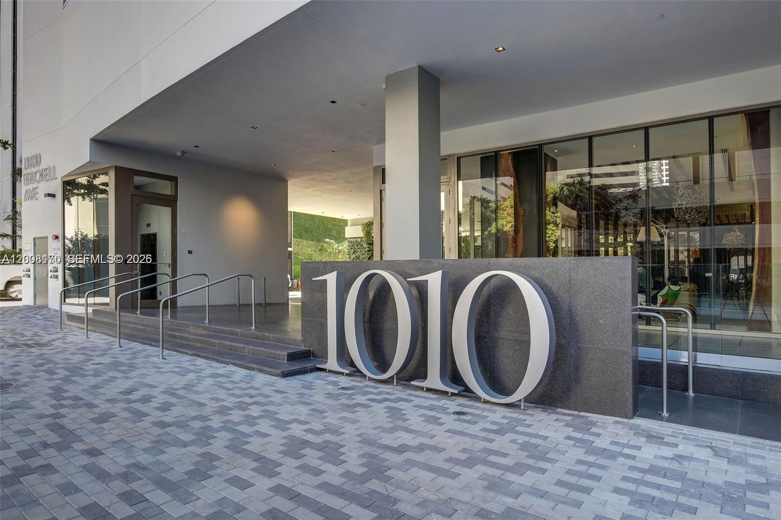 1010 Brickell Ave #4211 Miami, FL 33131