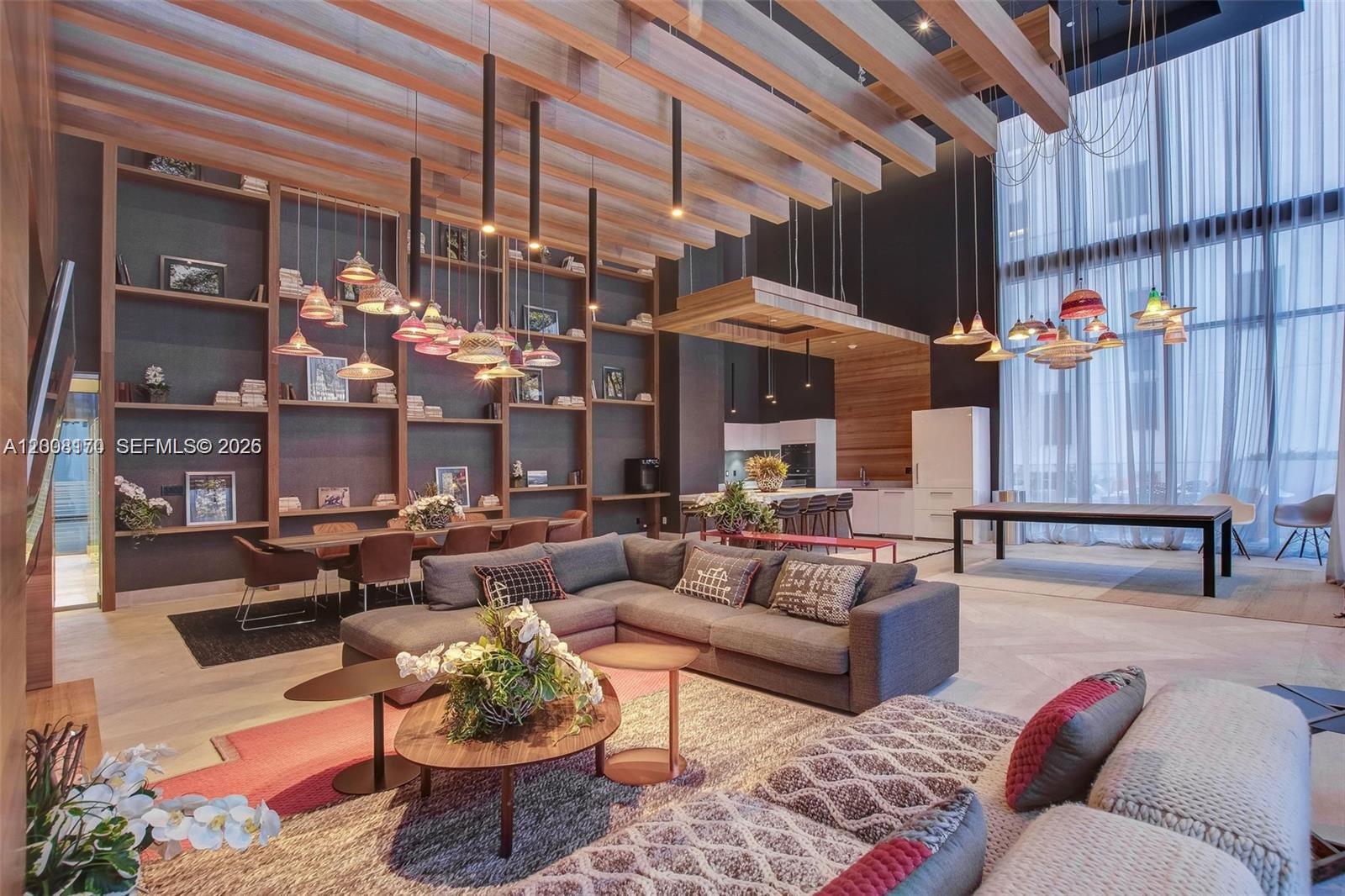 1010 Brickell Ave #4211 Miami, FL 33131