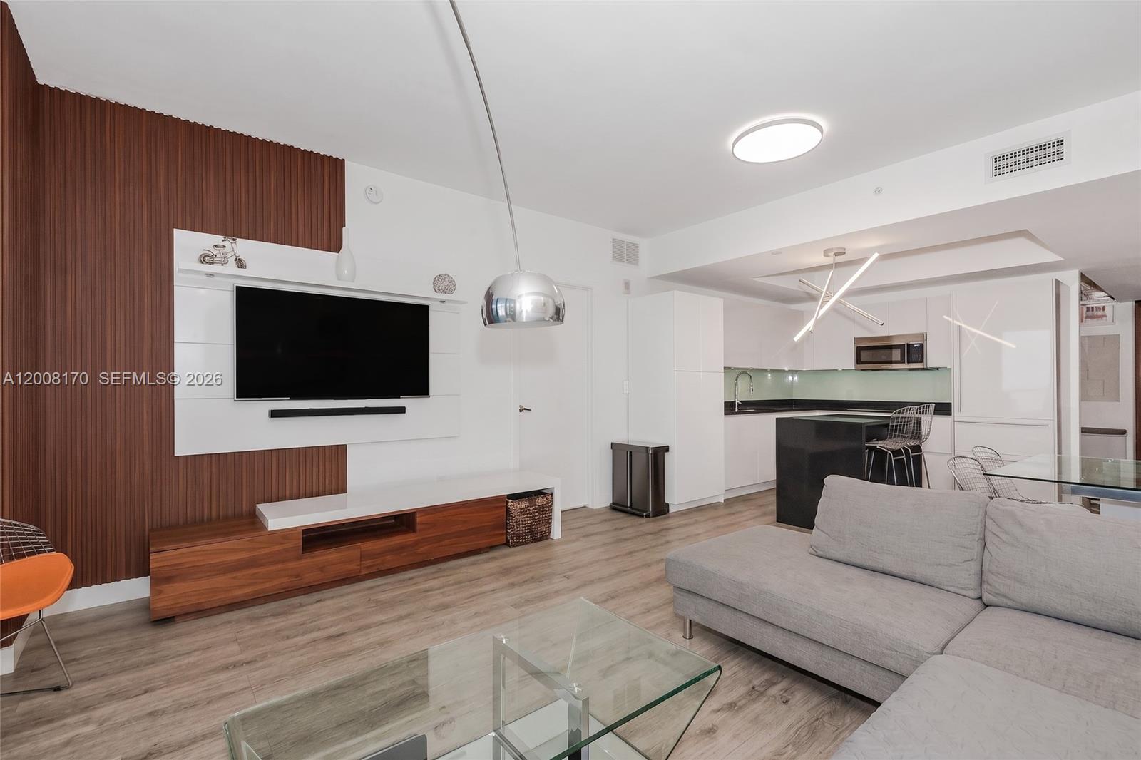 1010 Brickell Ave #4211 Miami, FL 33131