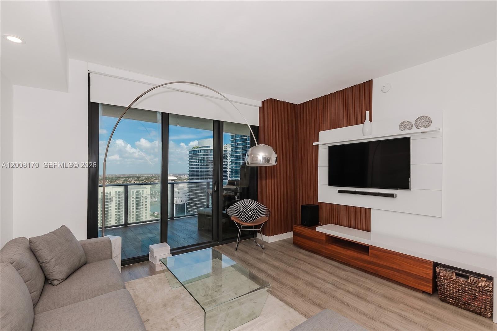 1010 Brickell Ave #4211 Miami, FL 33131