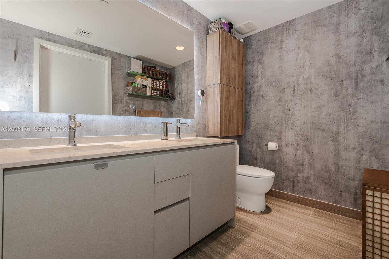 1010 Brickell Ave #4211 Miami, FL 33131