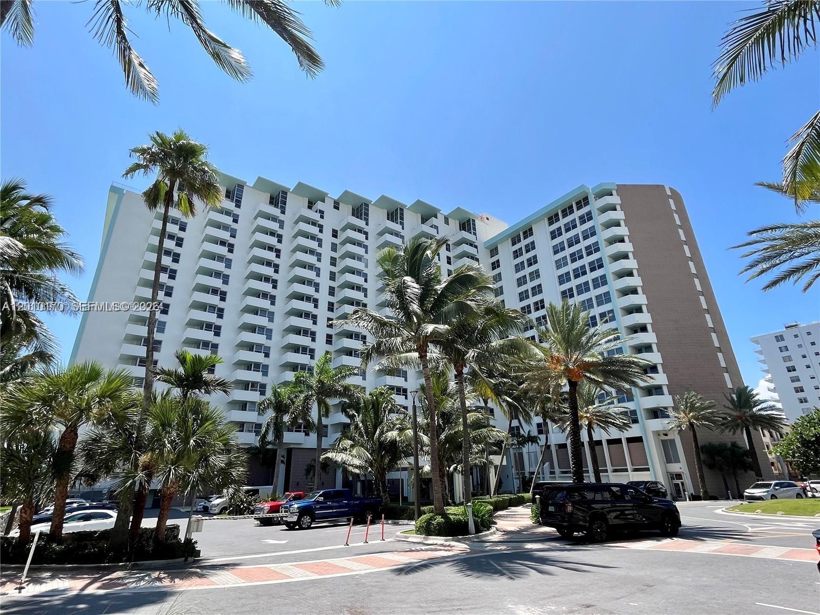 2899 Collins Ave #724