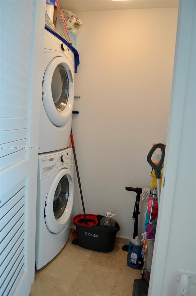 68 SE 6th St #2708 Miami, FL 33131