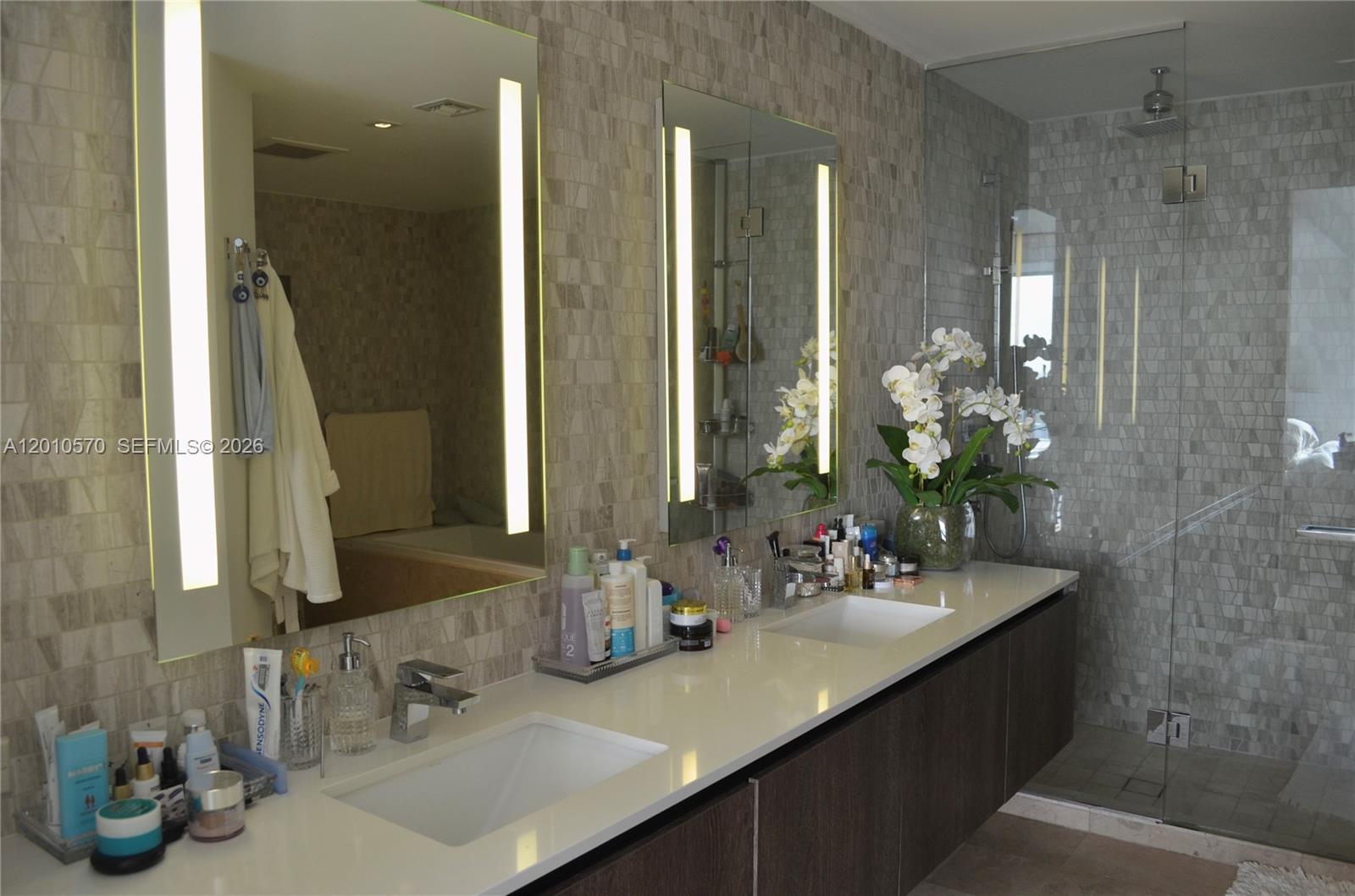 68 SE 6th St #2708 Miami, FL 33131