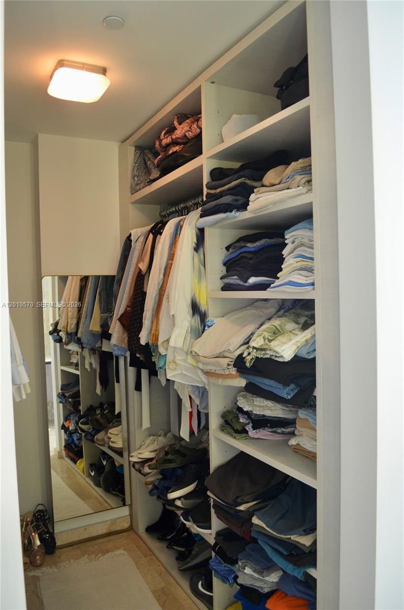 68 SE 6th St #2708 Miami, FL 33131