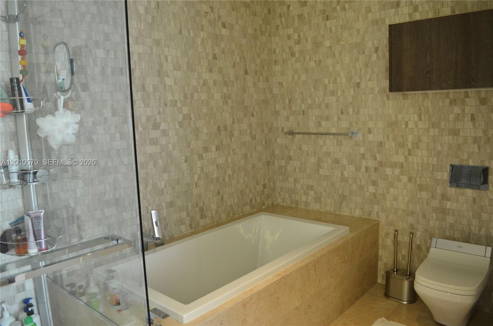 68 SE 6th St #2708 Miami, FL 33131