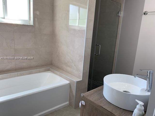 220 187th St Sunny Isles Beach, FL 33160
