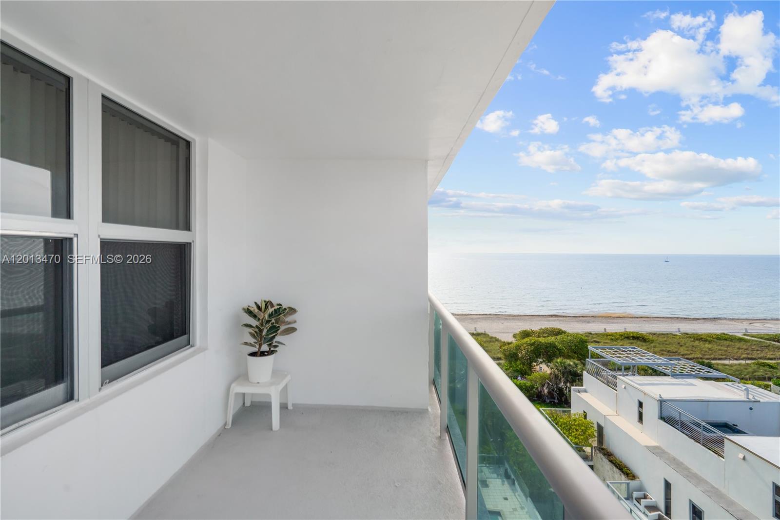 9511 Collins Ave #906