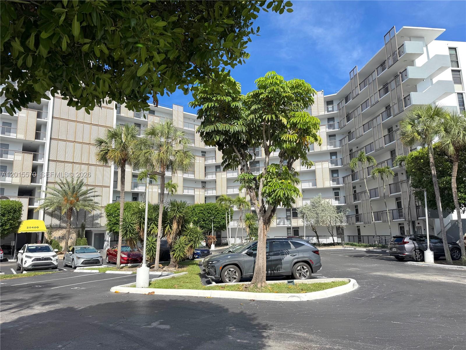 20400 W Country Clb Dr #209
