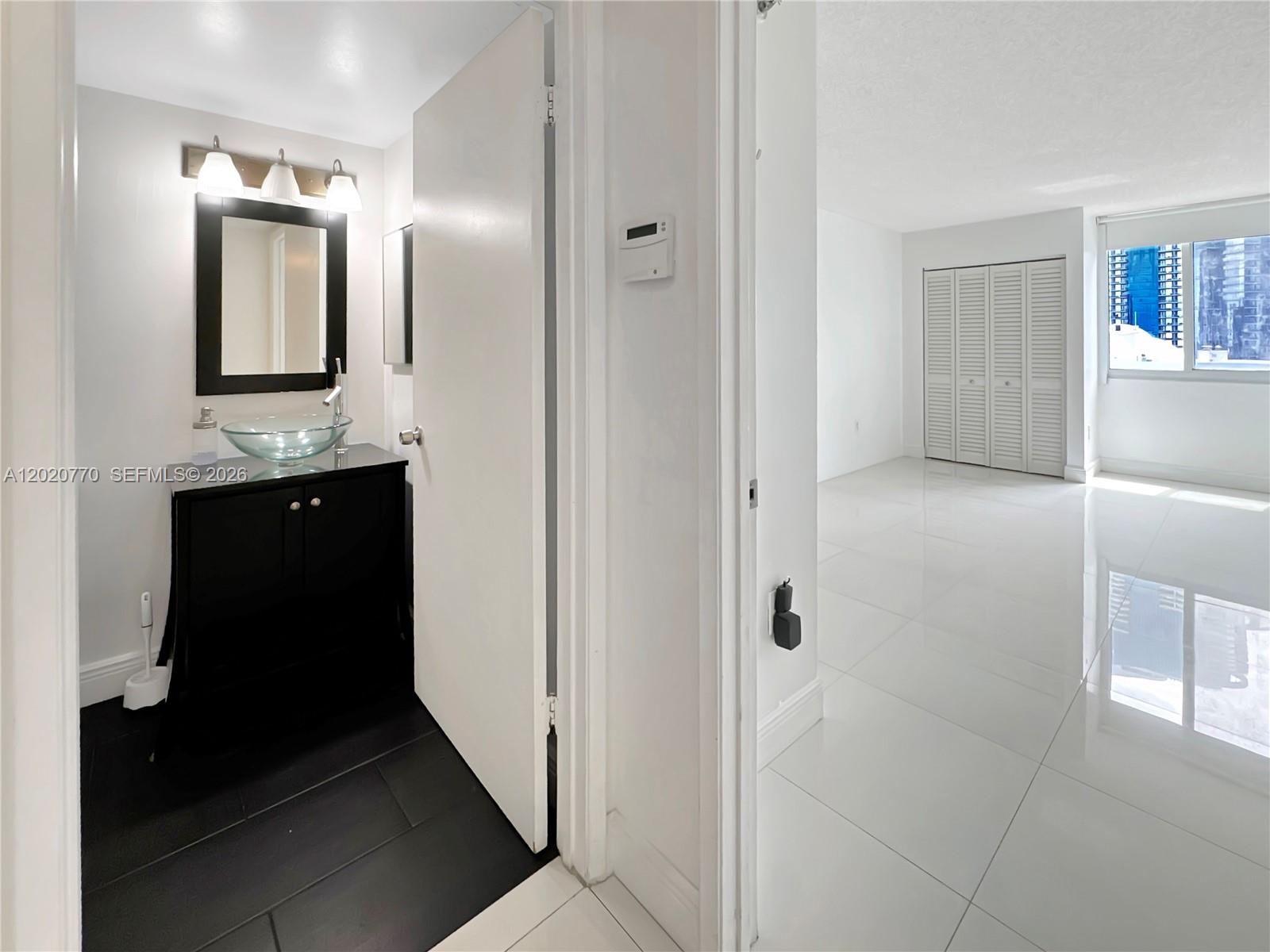 image Madison Downtown Condo24