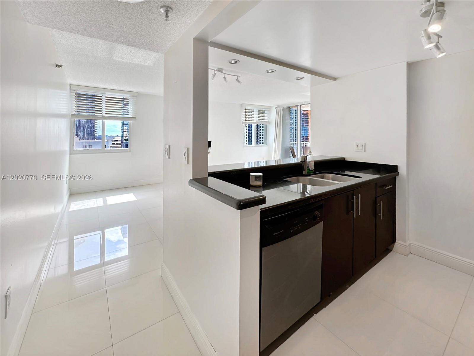 image Madison Downtown Condo4