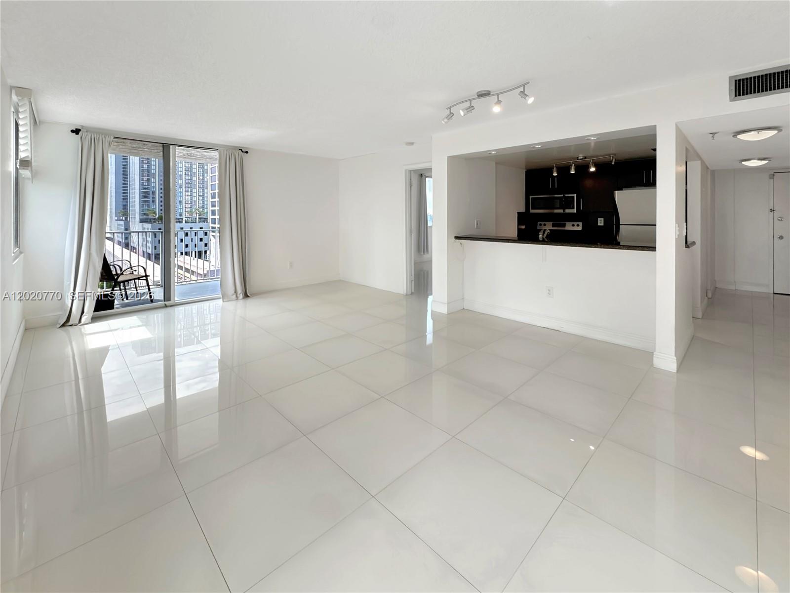 image Madison Downtown Condo5