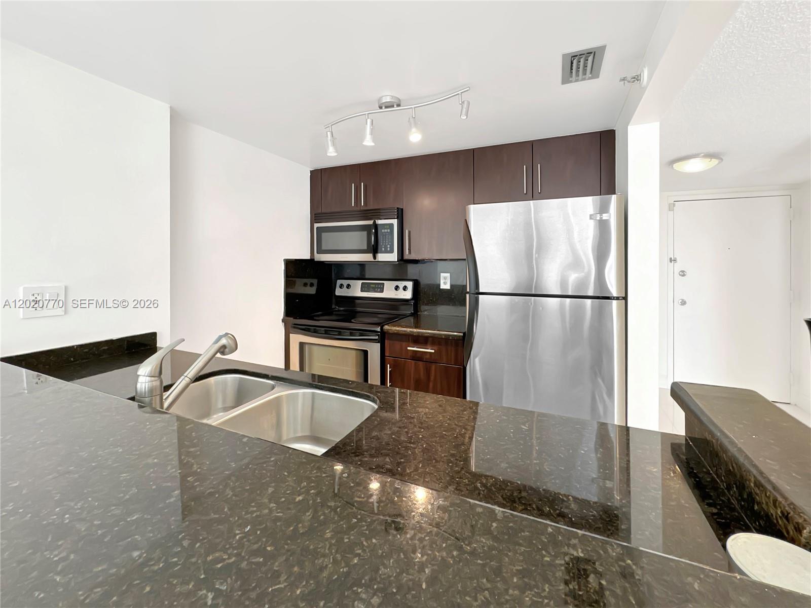 image Madison Downtown Condo7