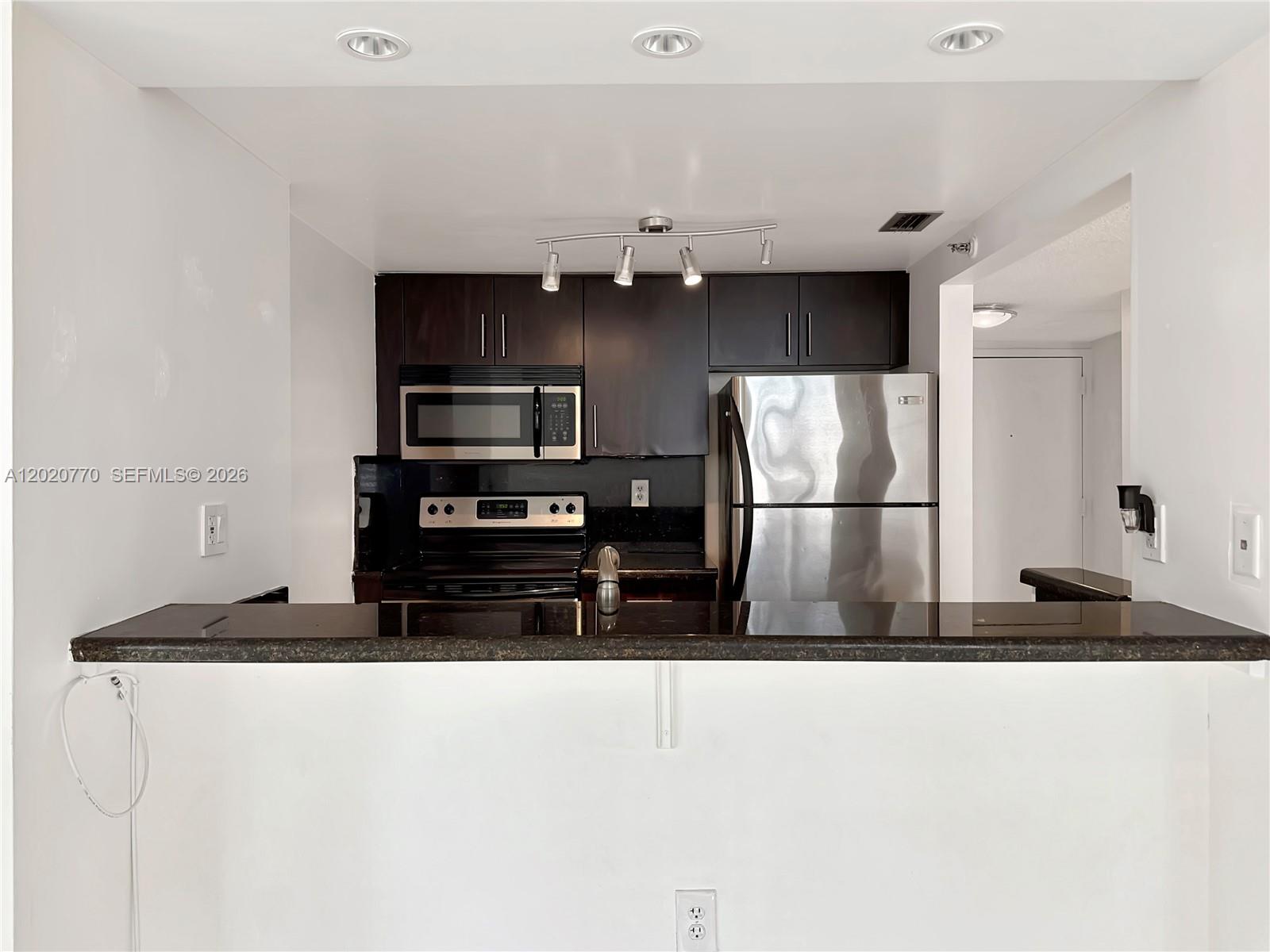 image Madison Downtown Condo8