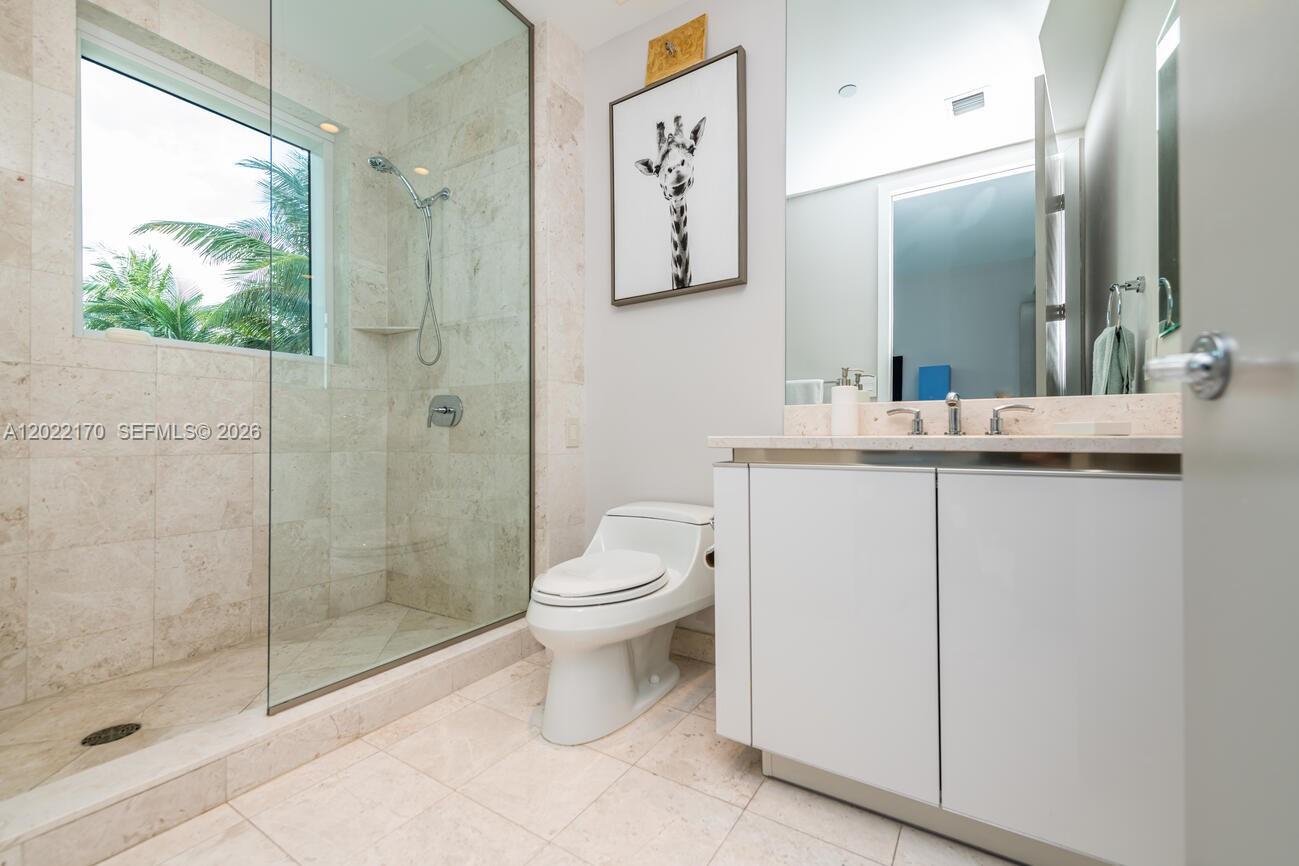 16051 Collins Ave #404 Sunny Isles Beach, FL 33160