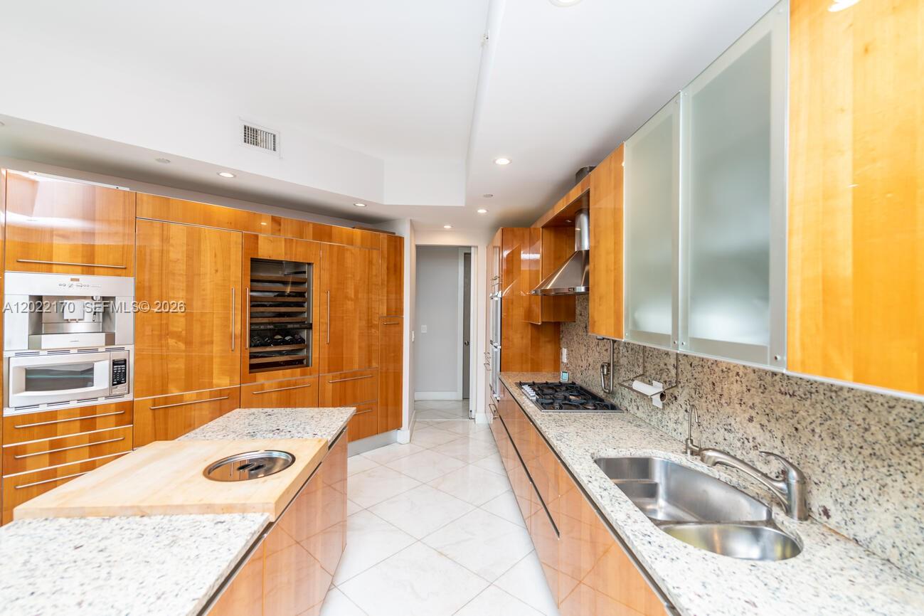 16051 Collins Ave #404 Sunny Isles Beach, FL 33160