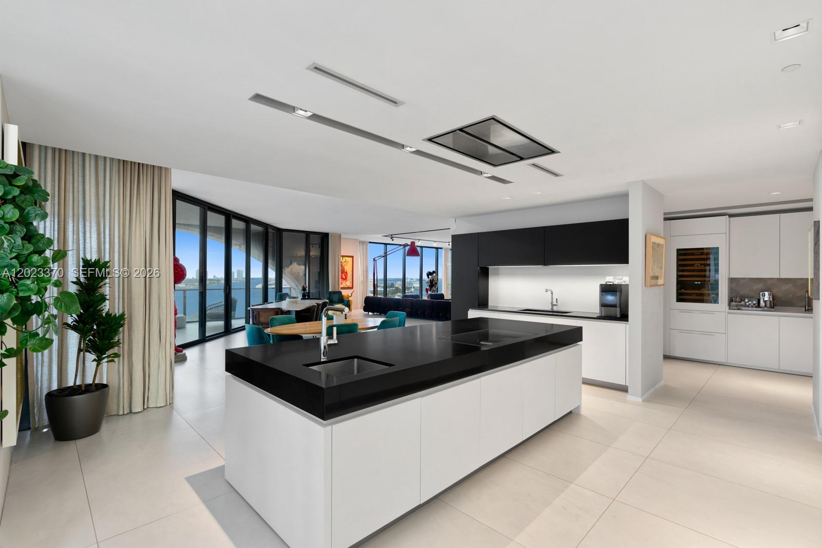 1000 Biscayne Blvd #1702 Miami, FL 33132