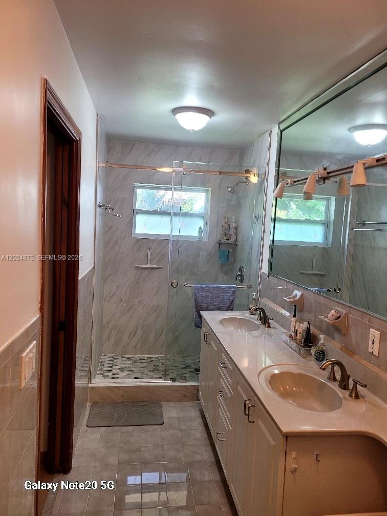 9114 SW 163rd Ter Palmetto Bay, FL 33157