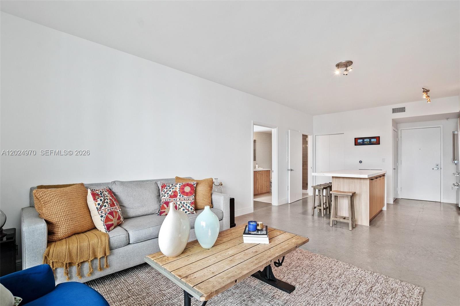 90 SW 3rd St #3810 Miami, FL 33130
