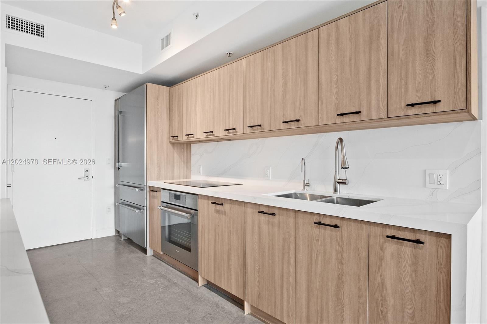 90 SW 3rd St #3810 Miami, FL 33130