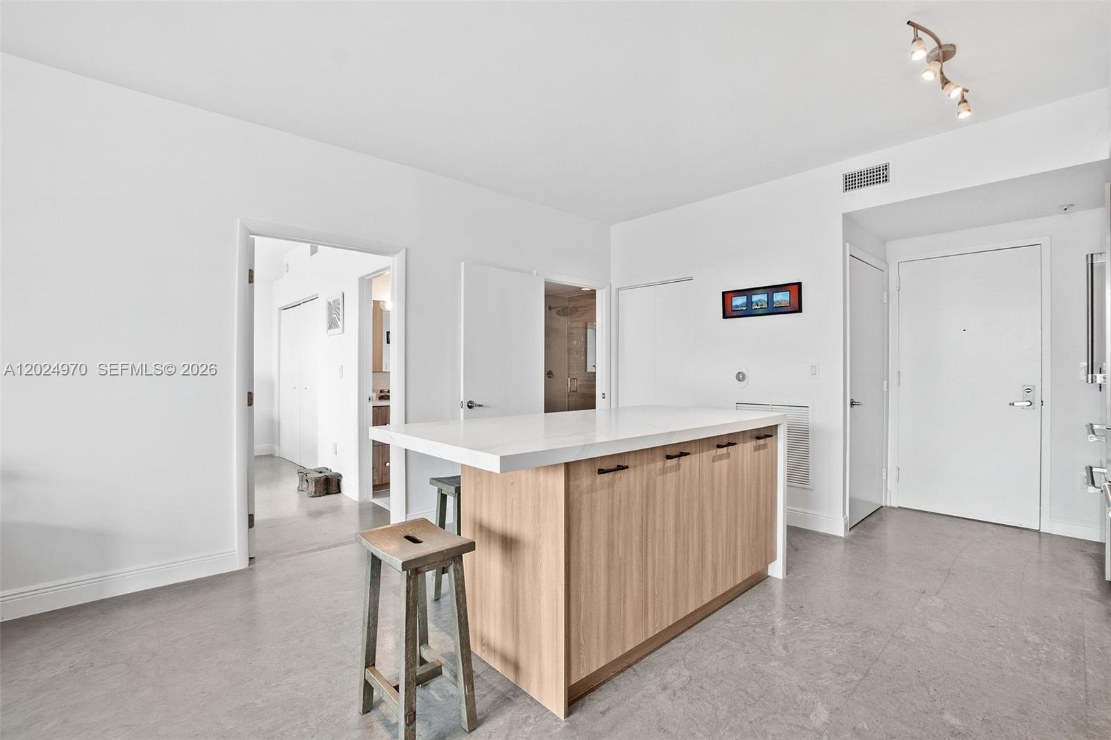 90 SW 3rd St #3810 Miami, FL 33130