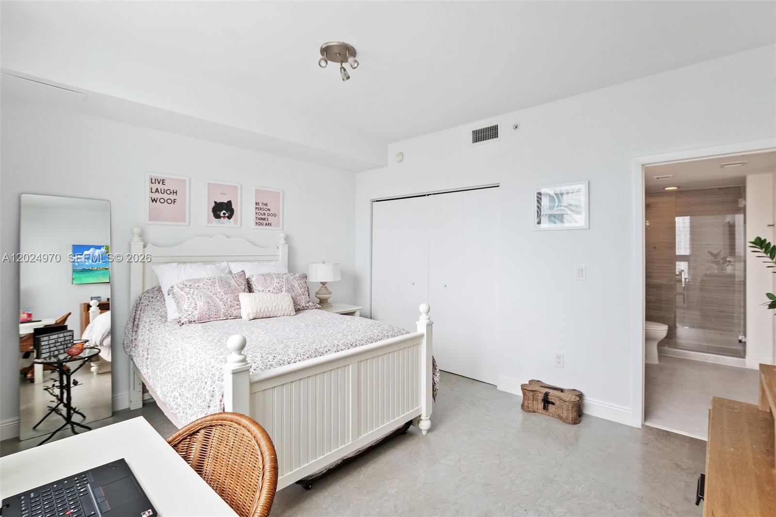 90 SW 3rd St #3810 Miami, FL 33130