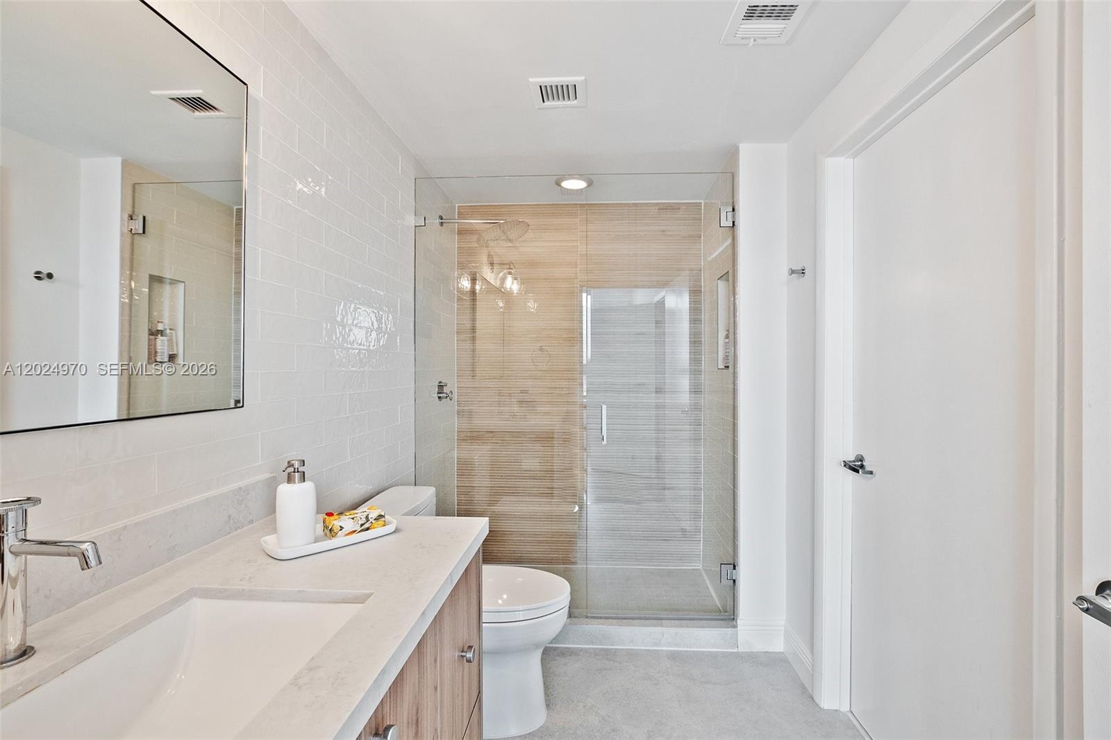 90 SW 3rd St #3810 Miami, FL 33130