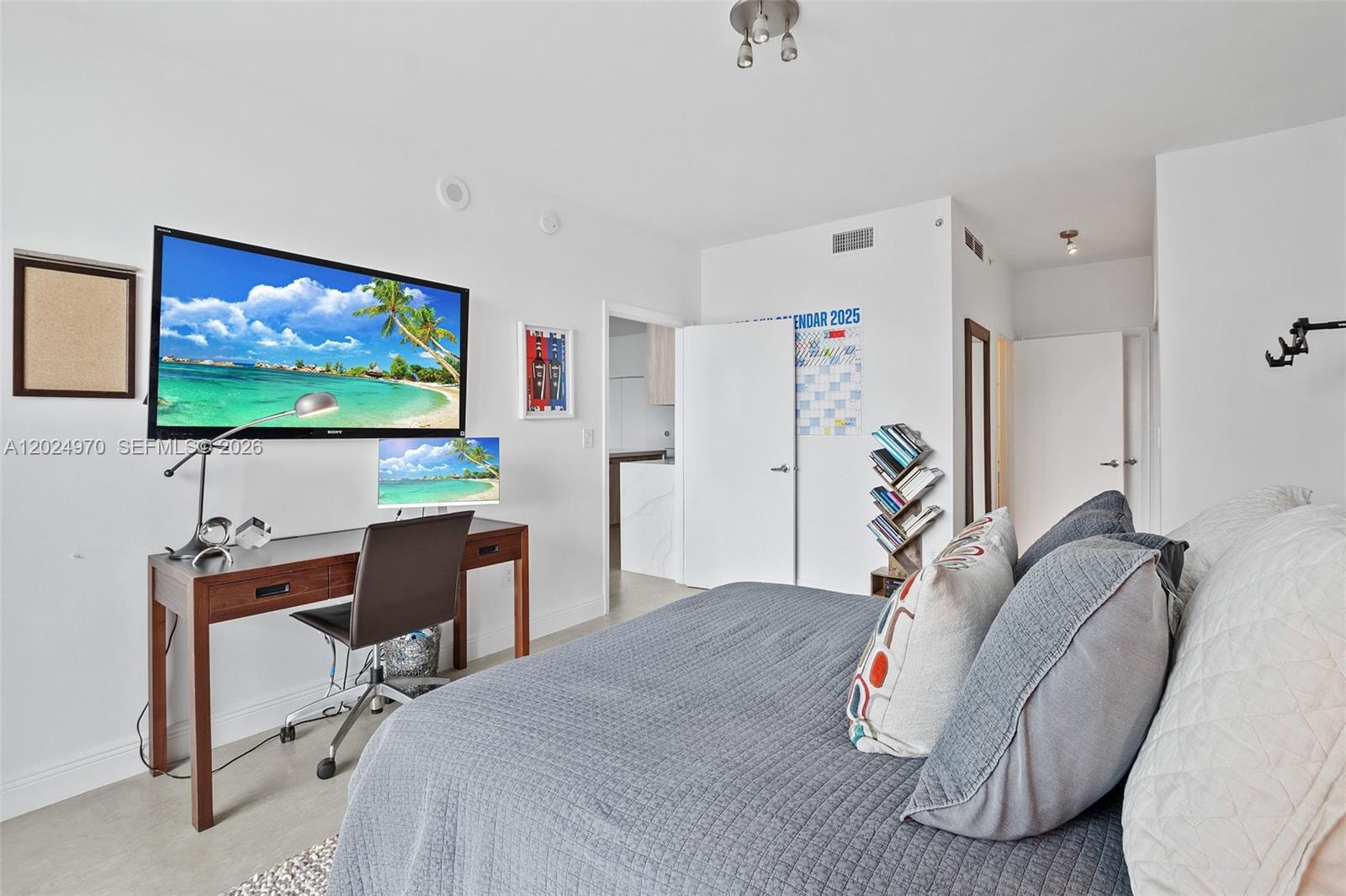 90 SW 3rd St #3810 Miami, FL 33130