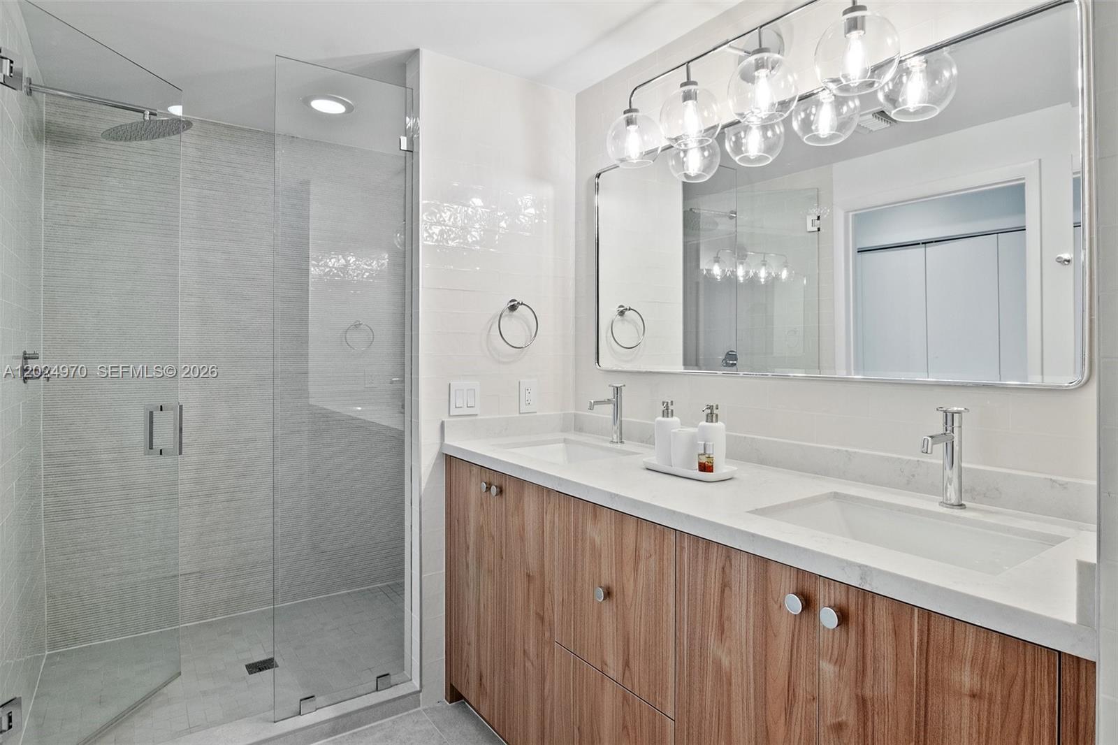 90 SW 3rd St #3810 Miami, FL 33130