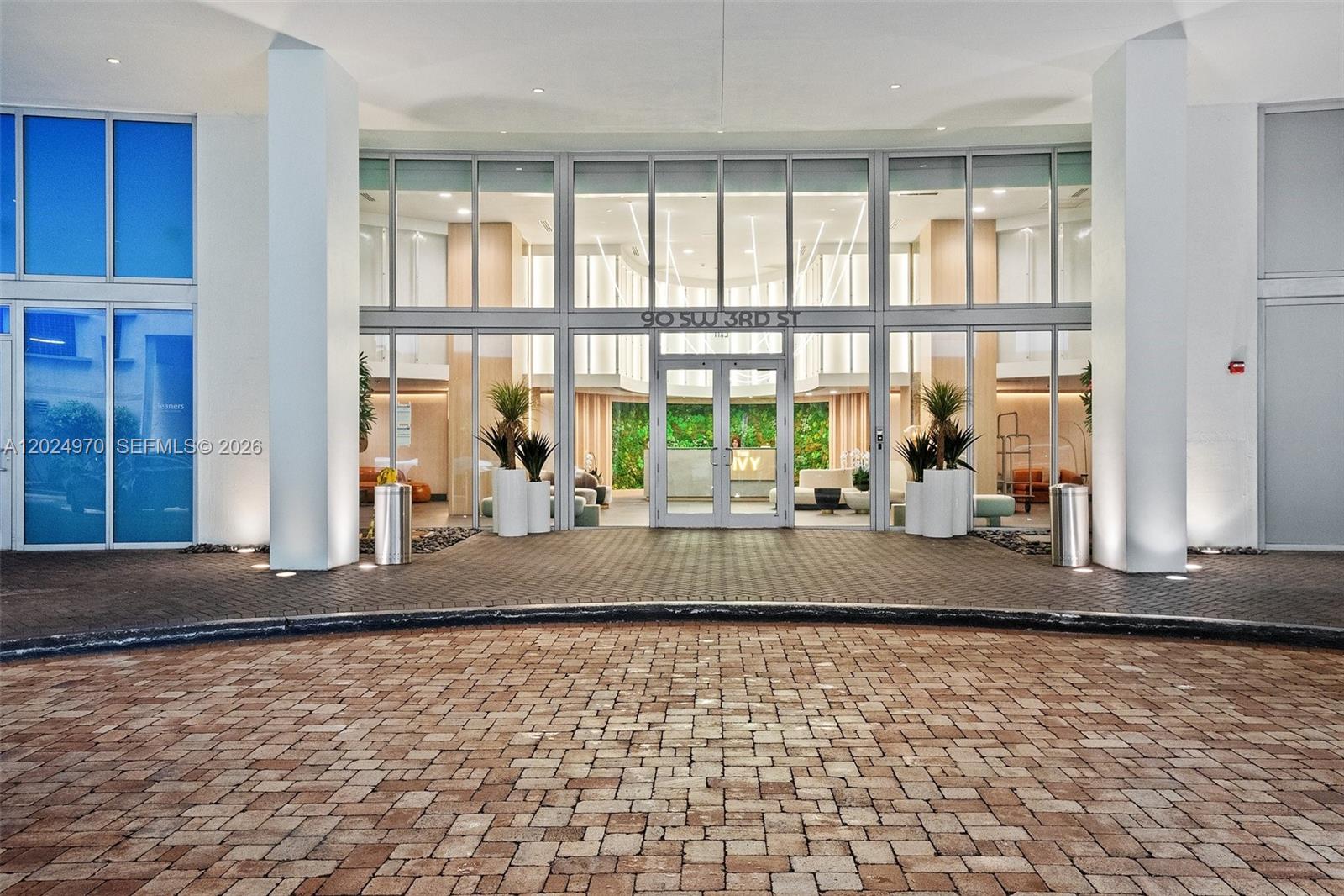 90 SW 3rd St #3810 Miami, FL 33130