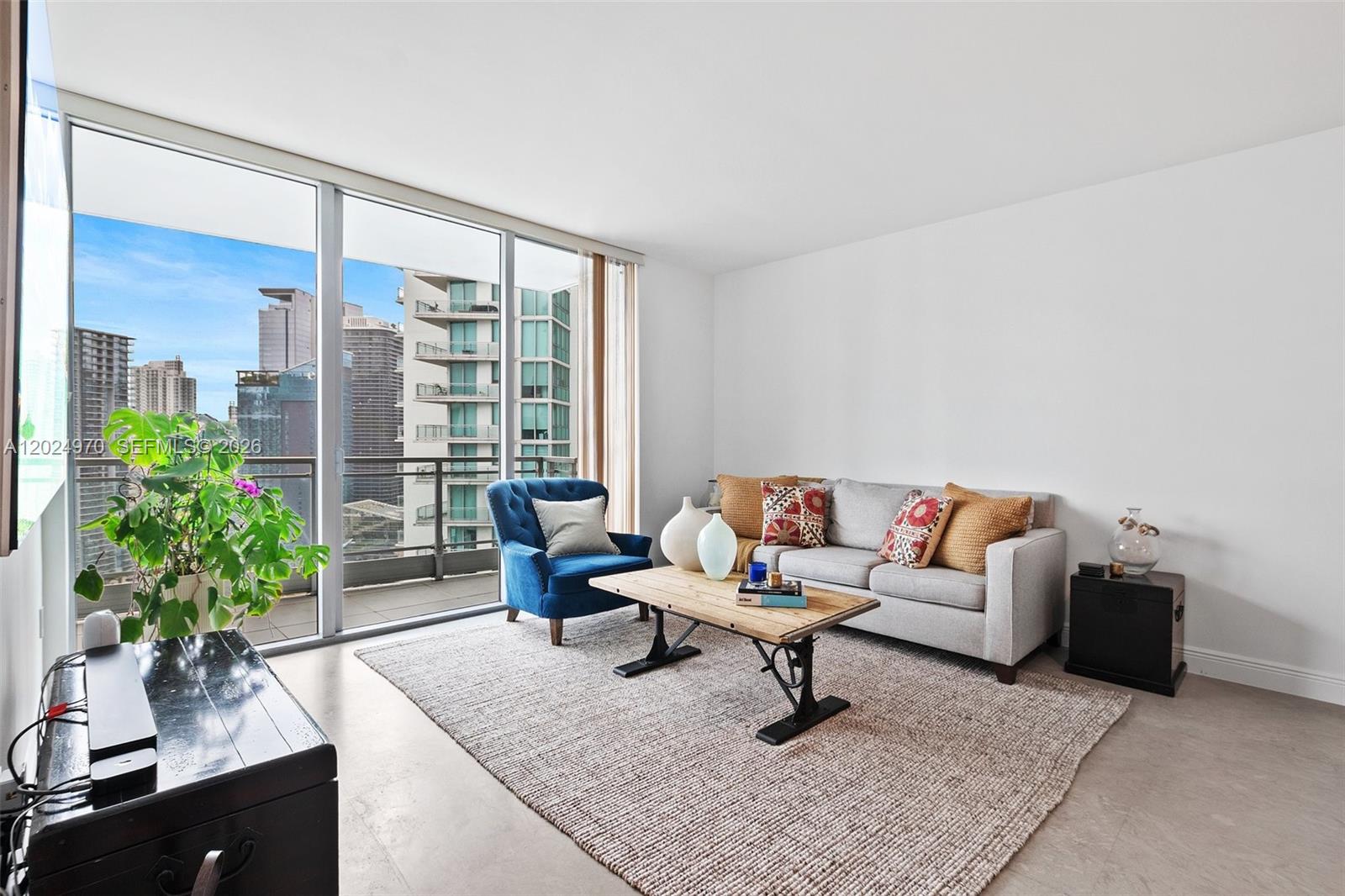 90 SW 3rd St #3810 Miami, FL 33130
