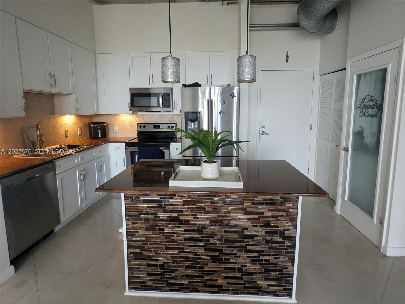 image Cite on the Bay West3