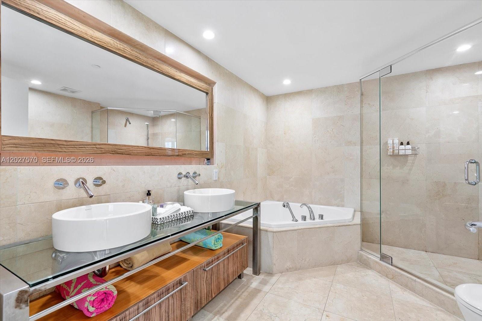 6000 Indian Crk Dr #8B Miami Beach, FL 33140