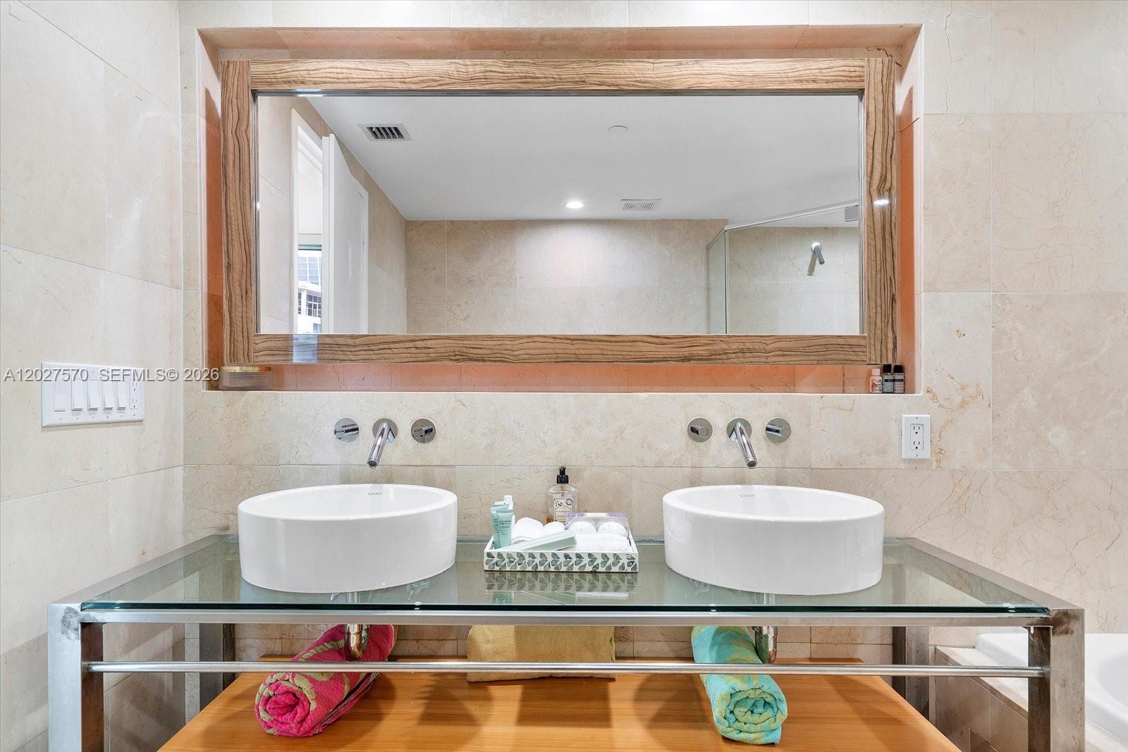 6000 Indian Crk Dr #8B Miami Beach, FL 33140