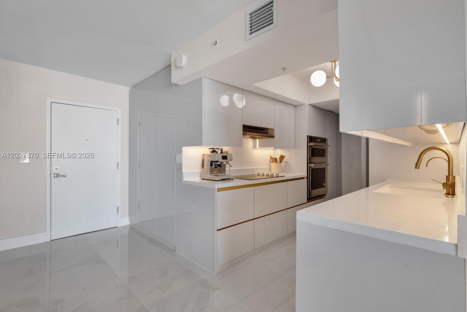 90 Alton Rd #2207 Miami Beach, FL 33139