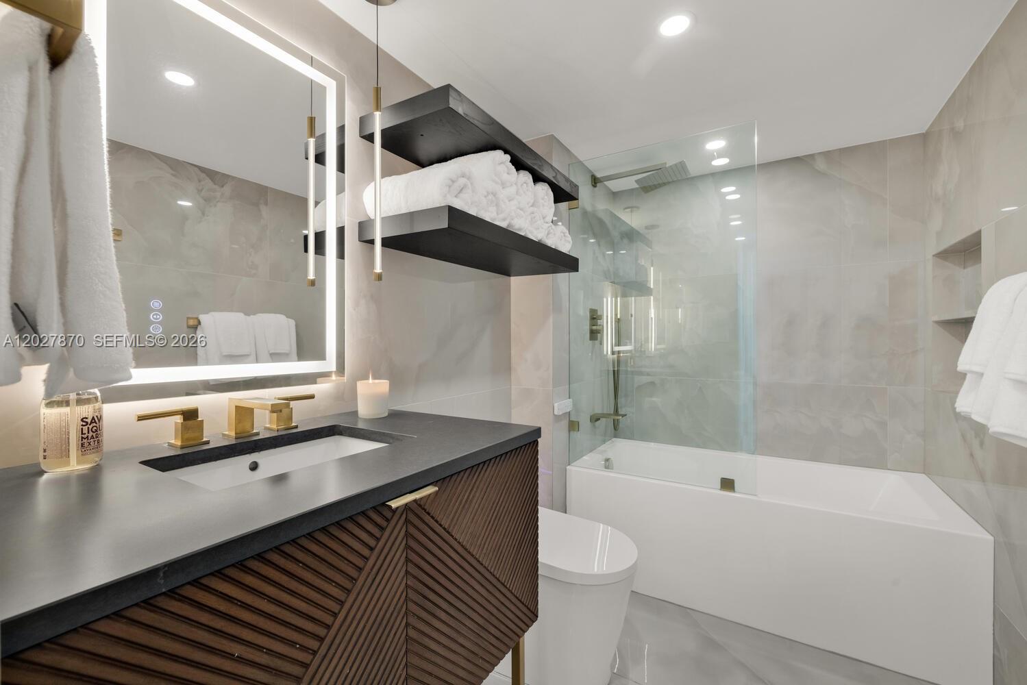 90 Alton Rd #2207 Miami Beach, FL 33139