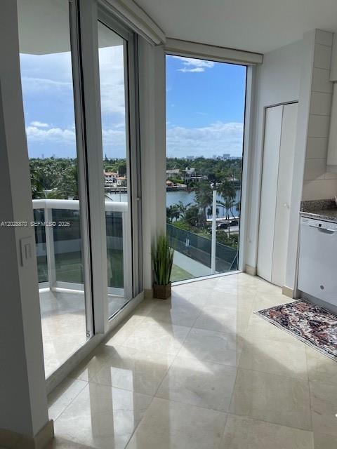 4779 Collins Ave #706 Miami Beach, FL 33140