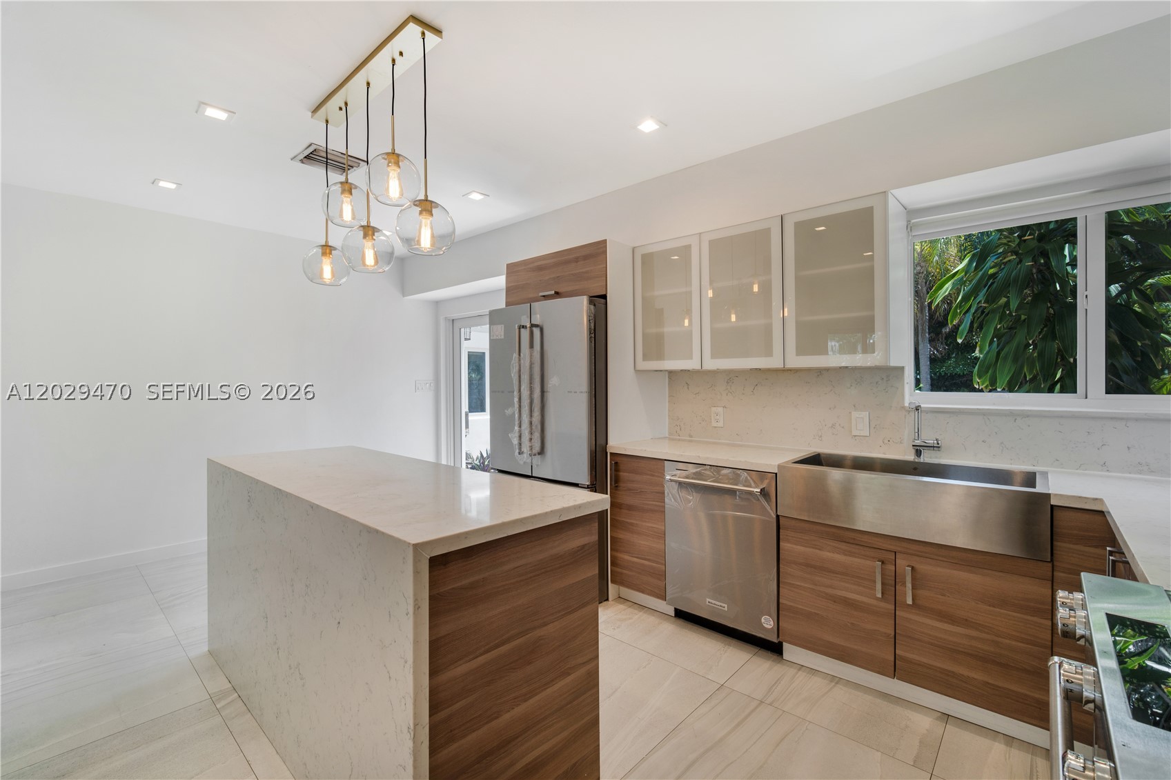 550 W 49th St #n/a Miami Beach, FL 33140
